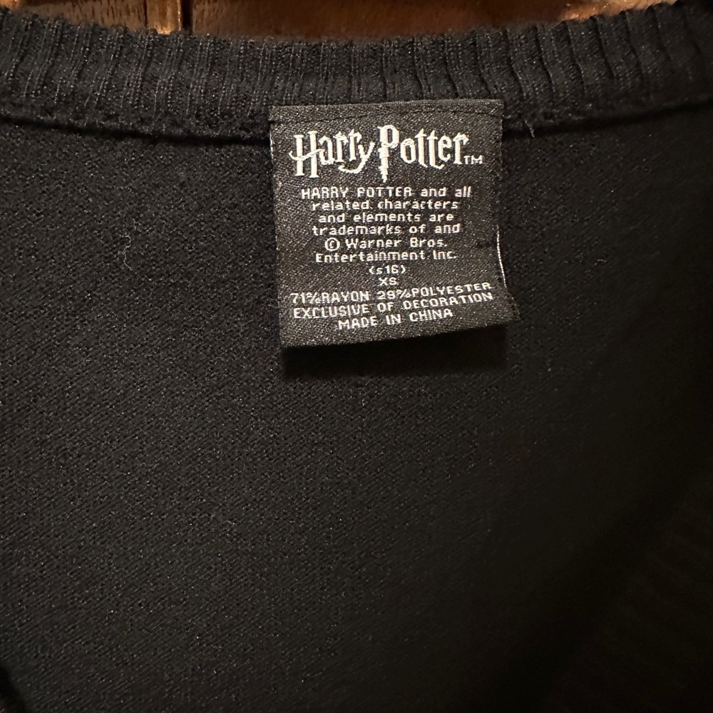 Harry Potter Hufflepuff Cardigan with Yellow Stripes and Crest - Picture 3 of 4